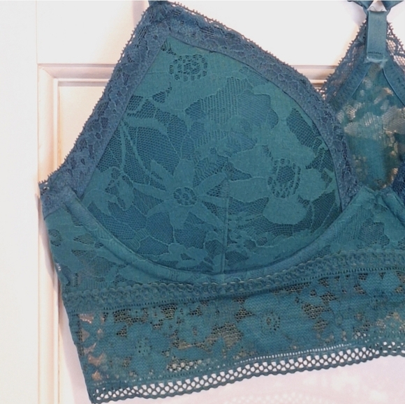 Victoria's Secret lace bralette - Picture 2 of 5